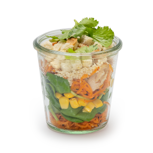 Salat mit Sesam-Huhn im Weckglas