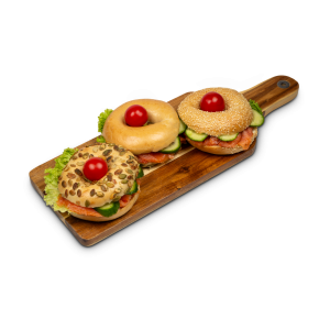 Bagels mit Lachs belegt (werden noch halbiert)