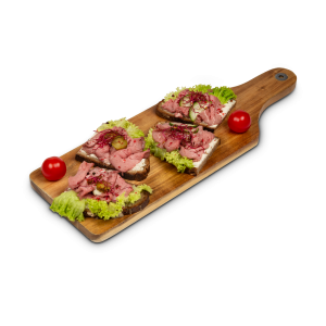 Bauernbrot mit Roastbeef belegt (werden noch halbiert)
