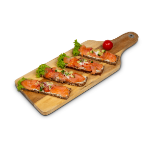 Brot-Sticks mit Lachs belegt