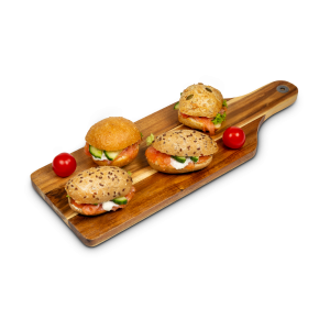 Kleine Bio-Brötchen mit Lachs belegt