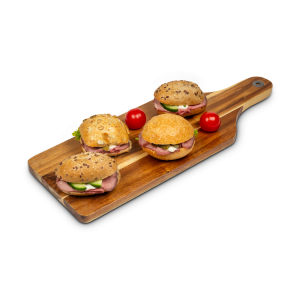 Kleine Bio-Brötchen mit Roastbeef belegt