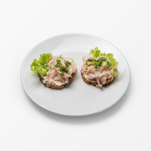 Canapes mit Fleisch belegt (Bio-Brot)