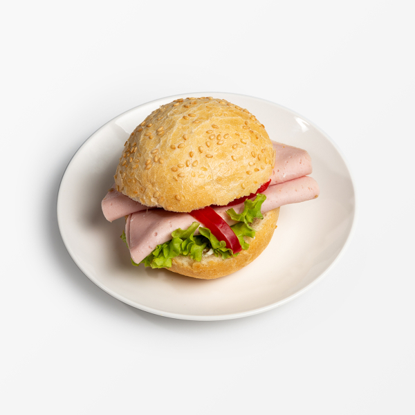 Kleine Brötchen mit Fleisch belegt
