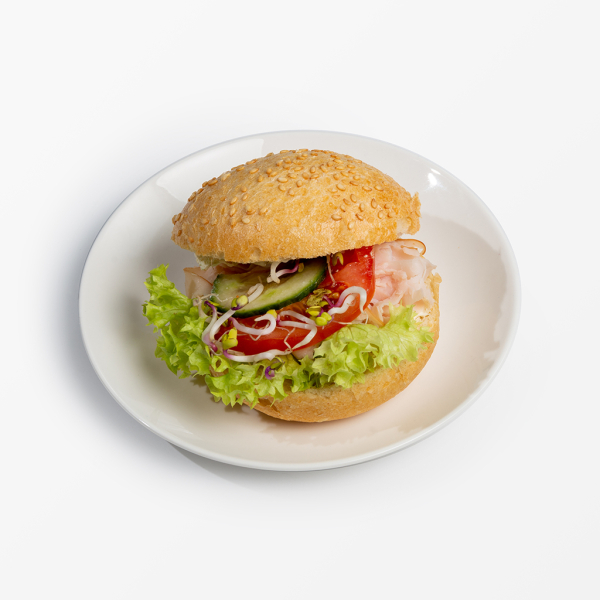 Kleine Brötchen mit Fleisch belegt